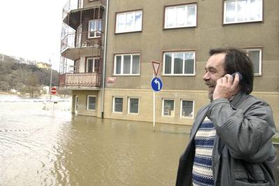 Velk voda se ene na st nad Labem