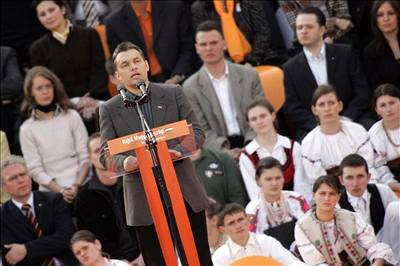 Jeden z kandidát  Viktor Orbán.
