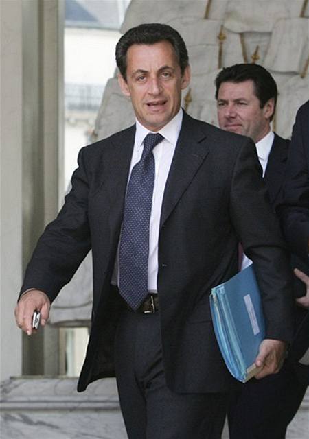 UMP vyslala Sarkozyho do boje o prezidentsk keslo