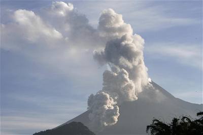 Bouící sopka Merapi v Indonésii