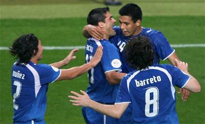 Radost paraguayských hráčů v zápase proti Trinidadu a Tobagu.