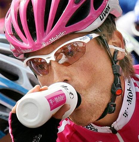 Na Tour de France znovu dopadl dopingov stn