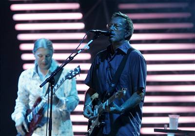 Eric Clapton pi vystoupení v Sazka Arén.