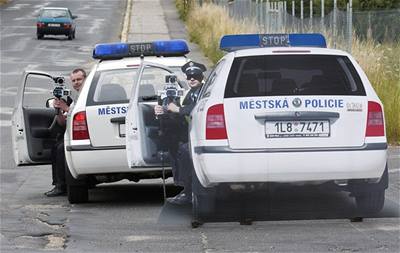 Automobilky svedou boj o policejn vozy