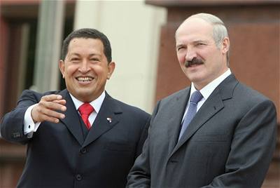 Venezuelský prezident Hugo Chávez a jeho bloruský protjek Alexander Lukaenko.