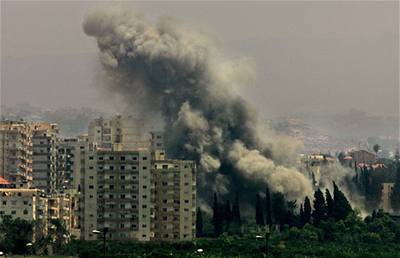 Izraelské rakety bombardují Hizballáh.