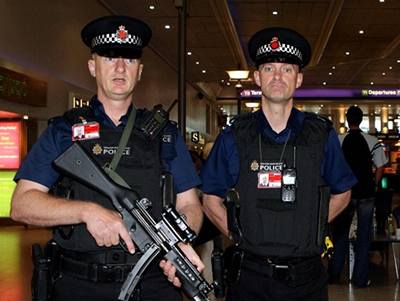 Britská policie zmařila útok na letadla