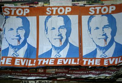 Tisce lid v New Yorku protestuj proti Bushovi