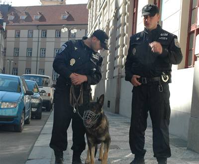 Policisté hlídkují v Praze