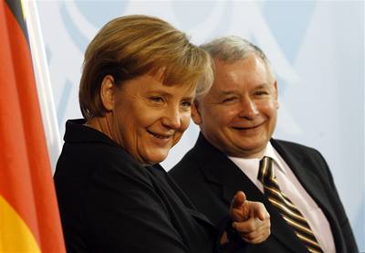 Merkelov a Kaczynski: Bez dohody
