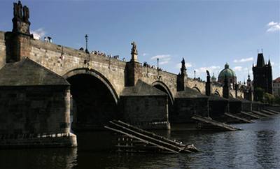 Oslavy 650. výroí zaloení Karlova mostu vrátí Prahu na dva dny do stedovku.