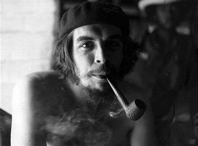 Synek z dobré rodiny. Che Guevara ve jménu revoluce zabíjel a poté byl také zabit.
