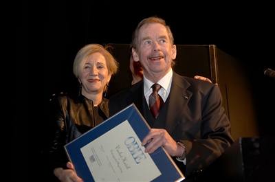 S herekou Olympií Dukakis na pedávání ceny v Public Theatre.