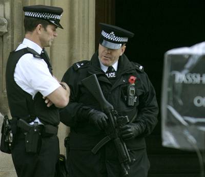 Brittí policisté jsou ped svátky v pohotovosti ped teroristy.