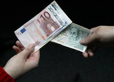 Koruna vytvořila nový rekord k euru