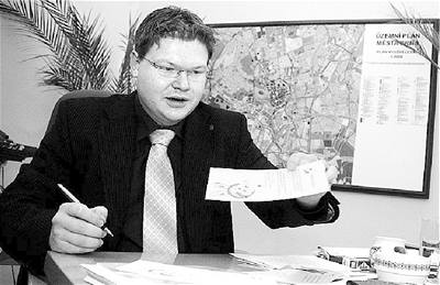 Po msíci v práci je opt starosta Brna-stedu Michal Bortel. Zhubl, nosí brýle a odstoupit nehodlá.