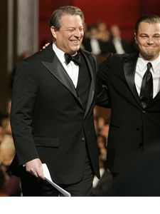 Leonardo DiCaprio (vpravo) dnou cenu nedostal, bval viceprezident Al Gore jako stedn postava dokumentu Nepjemn pravda ale snmku spch pinesl.