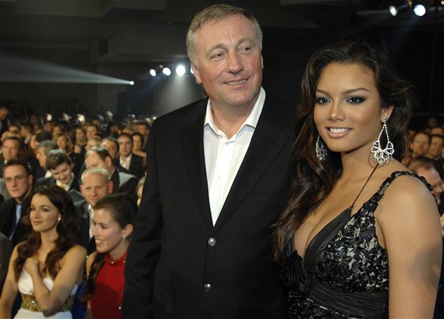 Finále si nenechal ujít ani Mirek Topolánek s Miss Universe Zuleykou Riverovou.