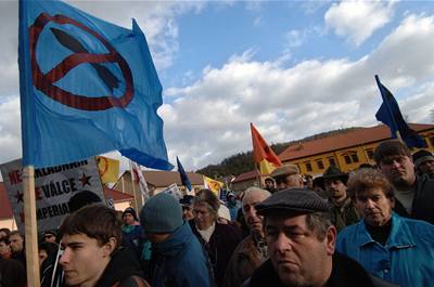 Demonstrace proti umístní americké raketové základny v Brdech.