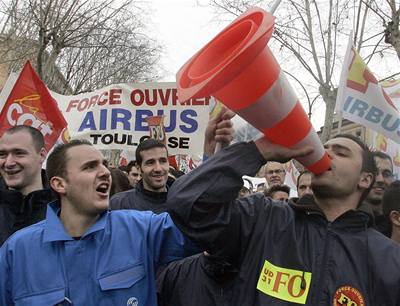 Demonstrace zamstnanc Airbusu v Toulouse.