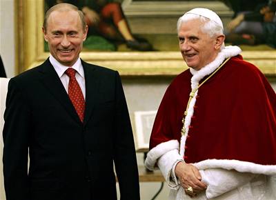Pape hled cestu do Moskvy