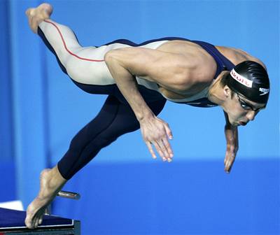 Michael Phelps na startu rekordního závodu.