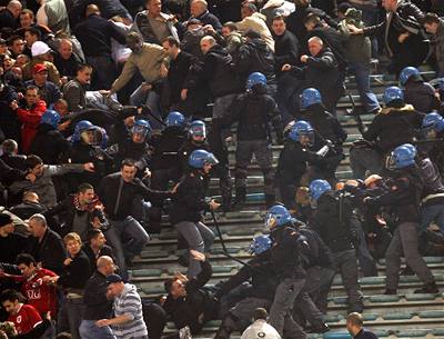 Italská policie zasahuje proti píznivcm Manchesteru United