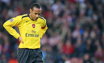Útoník Arsenalu Thierry Henry.