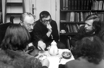 Ladislav Hejdánek (uprostřed) s dalšími představiteli Charty 77 Jiřím Hájkem a Václavem Havlem.