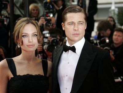 Producent a hereka. Manelé Brad Pitt a Angelina Jolie na festivalu v Cannes.