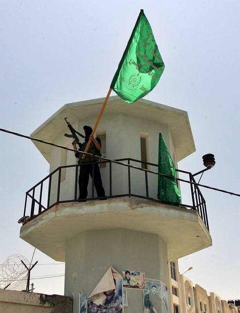 Hamas dobyl sdlo bezpenostnch sil Fatahu