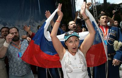 Ruská delegace se raduje z vítzství Soi v hlasování o poadatelé zimní olympiády v roce 2014.