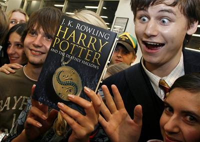 Harry Potter spustil novou prodejní mánii.