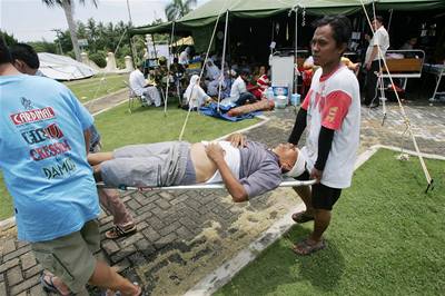 Sesuvy pdy v Indonésii usmrtily na 60 lidí.