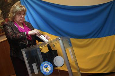Favoritem voleb na Ukrajin je Janukovyova Strana region.