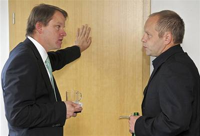 éf Strany zelených Martin Bursík s moným nástupcem ministryn Kuchtové Duanem Luným.