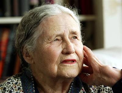 Doris Lessingová získala Nobelovu cenu