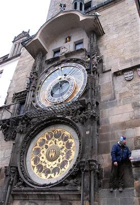 Mu vylezl na orloj na Staromstskm nmst.