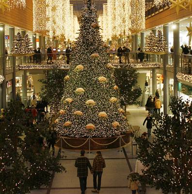 Nmecká obchodní centra lákají echy k vánoním nákupm.