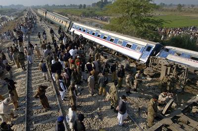 Vlakové netstí v Pákistánu.