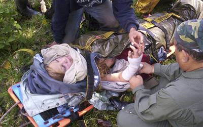 tstí v netstí. Francesca peila pád letadla jen s meními zranními. Záchranái ji nesli 3,5 hodiny k místu, kde mohl pistát vrtulník.