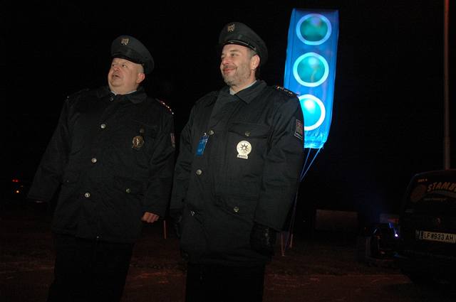 Policisté se radují ze vstupu do tzv. schengenu