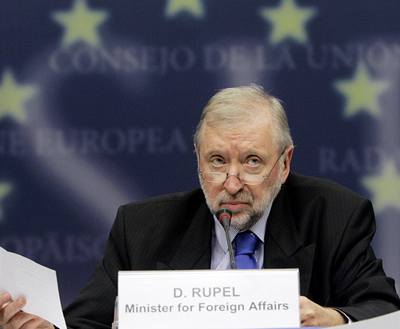 Slovinský ministr zahranií Dimitrij Rupel. Za hlavní úkoly slovinského pedsednictví EU Rupel povauje uklidnní situace na Balkánu a urychlení pijetí zemí bývalé Jugoslávie do unie.