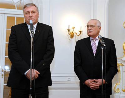 Premiér Mirek Topolánek (ODS) se seel na slavnostním obd na zámku v Lánech s prezidentem Václavem Klausem.