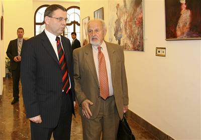 Sociální demokrat Zdeněk Jičínský (vpravo) a Lubomír Zaorálek.