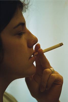 Ruské ženy řeší cigaretou stres v práci.