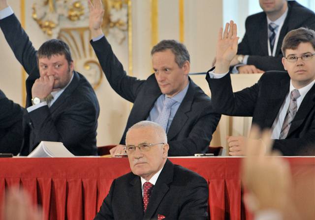 Prezident a prezidentský kandidát Václav Klaus na spolené schzi obou komor parlamentu ve panlském sále.