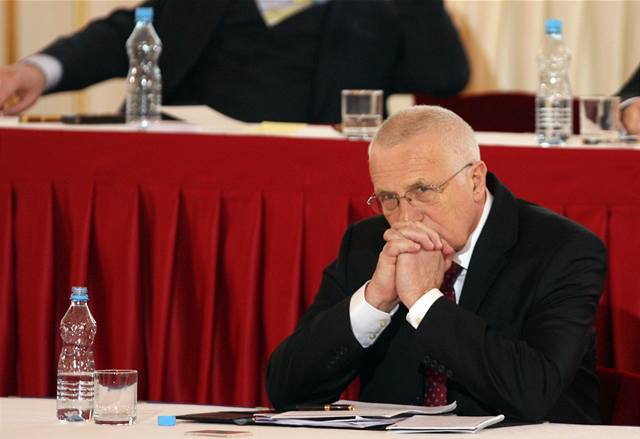 Václav Klaus chce být prezidentem i dalích pt let.