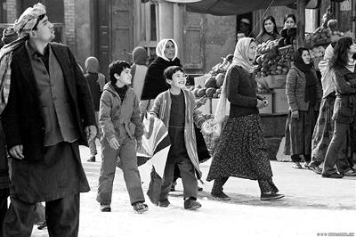 Afghánistán konce 70. let. Dojem autenticity poskytly filmu exteriéry v ínské provincii Kashgar.