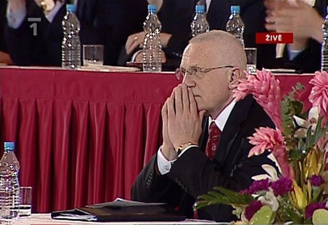 Václav Klaus eká na oficální vyhláení výsledk